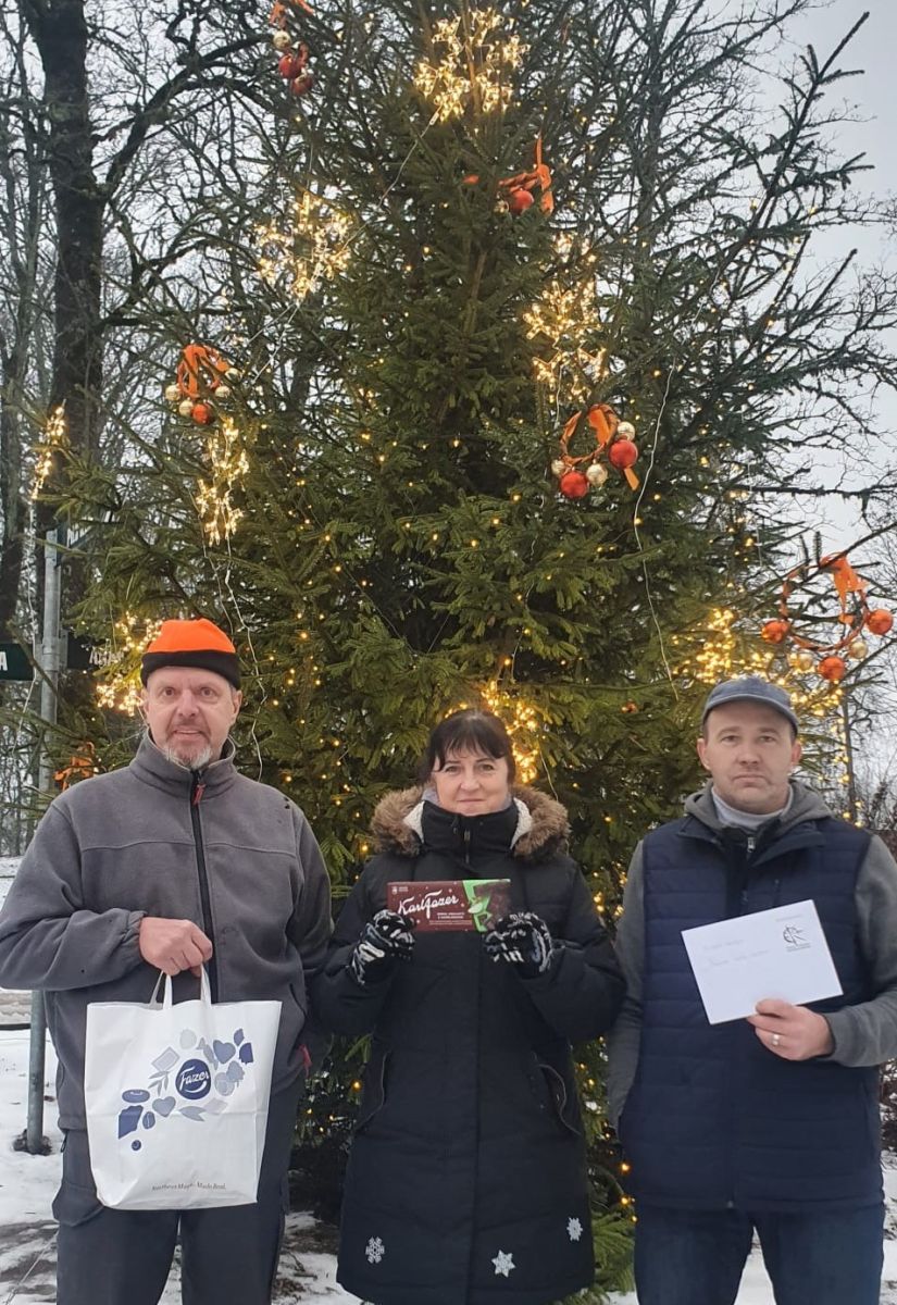 Ķeipenes tautas nams saņem dāvanu no Fazer par dalību akcijā 