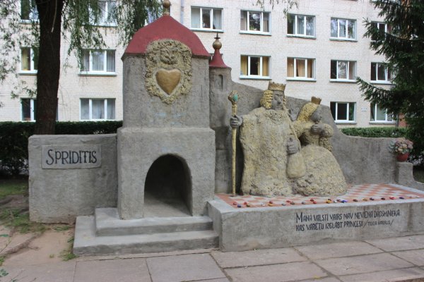 Ogrē atjauno Sprīdīša skulptūras
