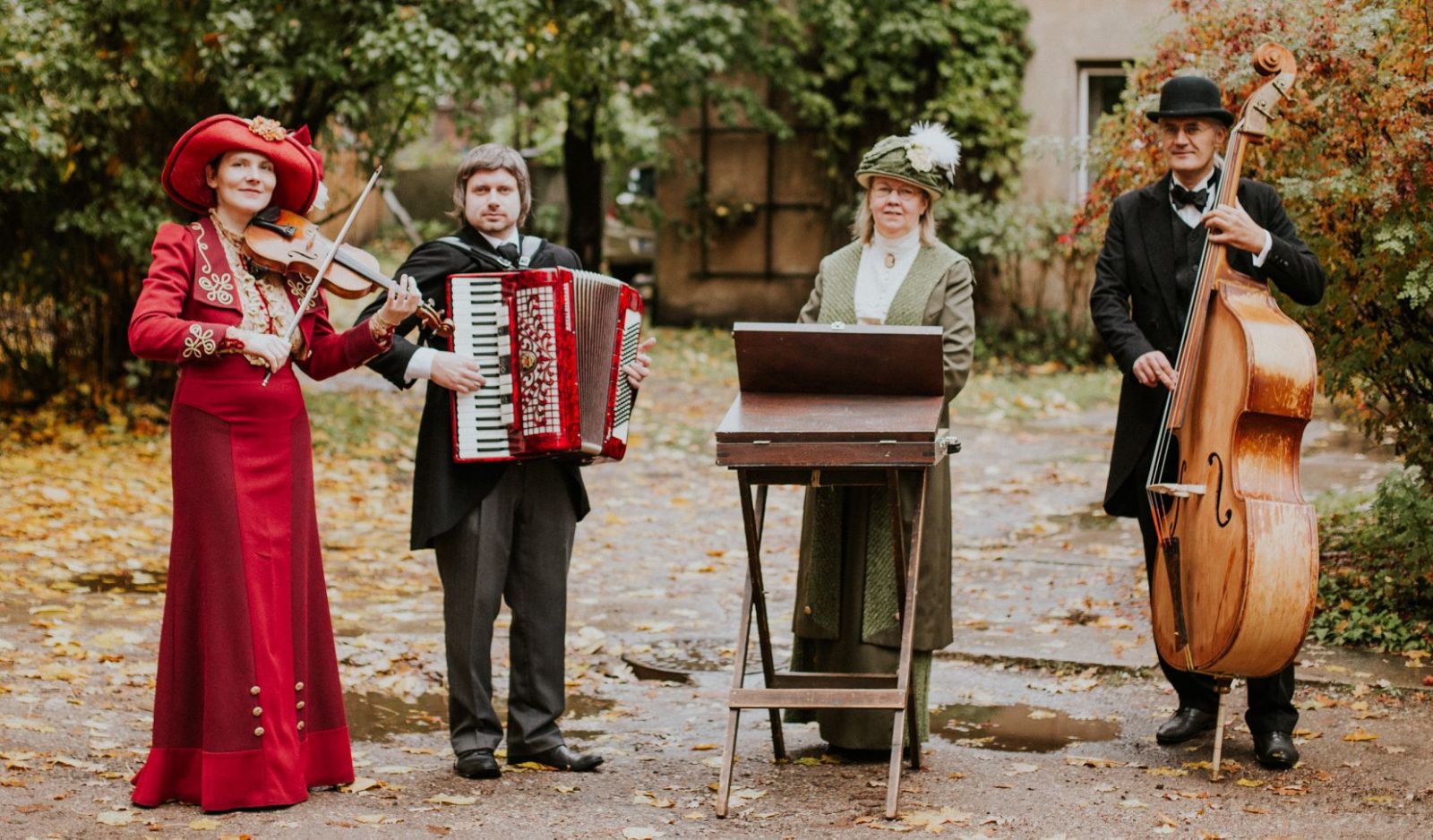 H;agenskalna muzikanti Krapes muižas svētkos
