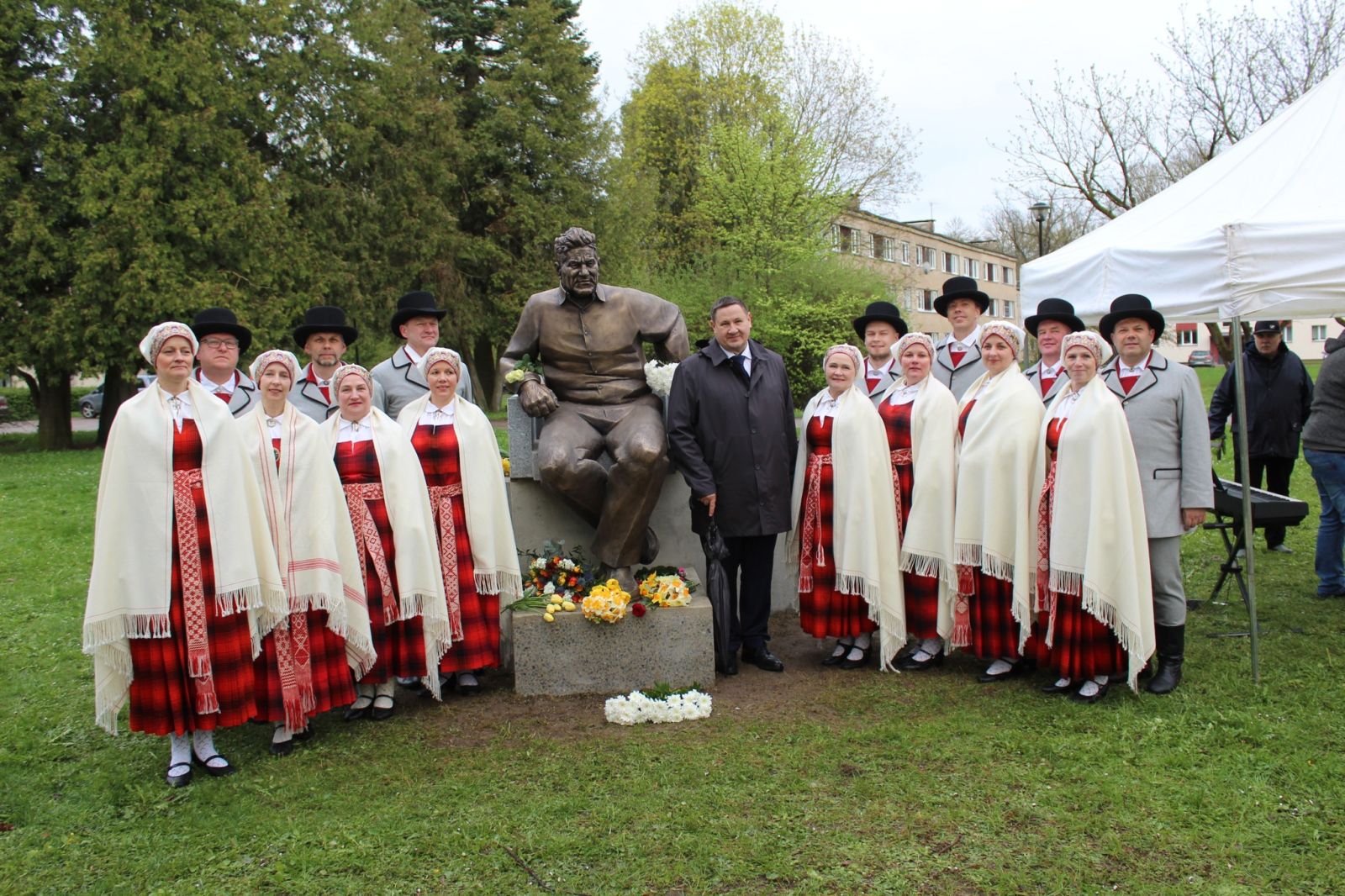 Lielvārdē atklāj Edgaram Kauliņam veltītu pieminekli