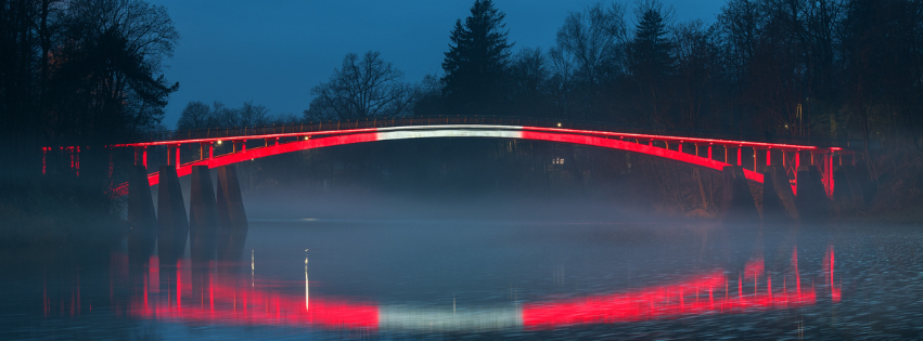 Izgaismotais gājēju tilts