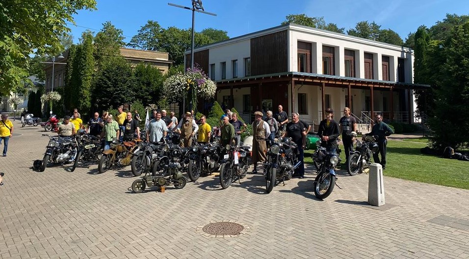 Ogres muzejā atklāta izstāde “Aizmirstie senie motocikli” 