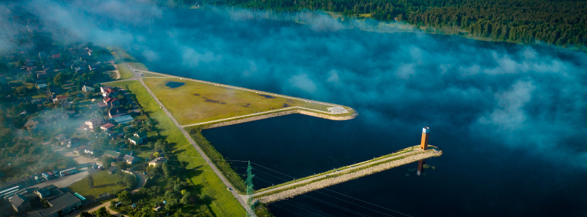 Ogres mols un bāka drons