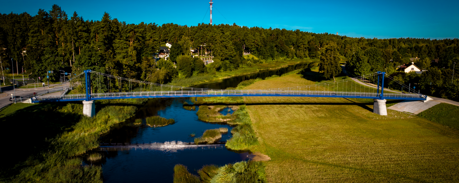 Krasta promenāde, Trošu tilts